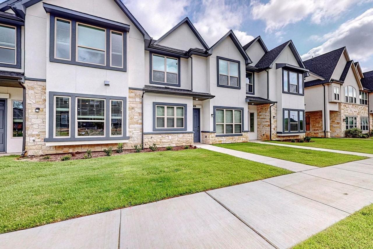 349 Mule Deer Mews - Photo 4 of 12