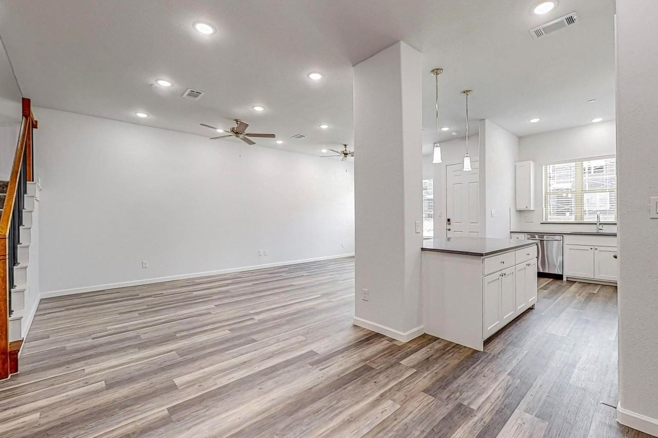 349 Mule Deer Mews - Photo 7 of 12