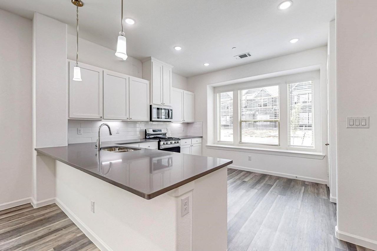 247 Mule Deer Mews - Photo 6 of 13