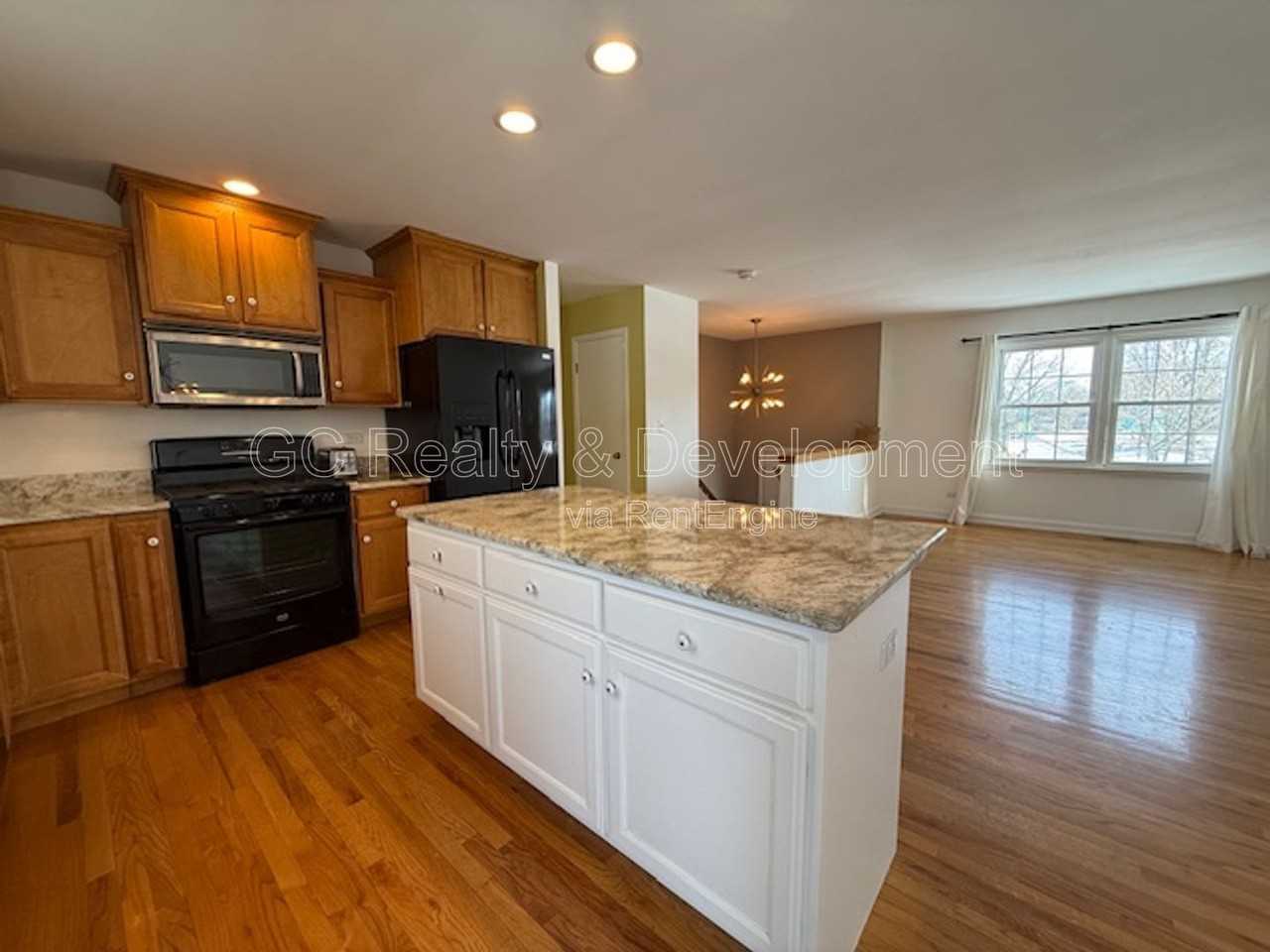 1621 Warbler Dr - Photo 6 of 24