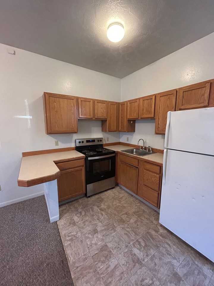 1128 E 2nd St - Photo 4 of 23