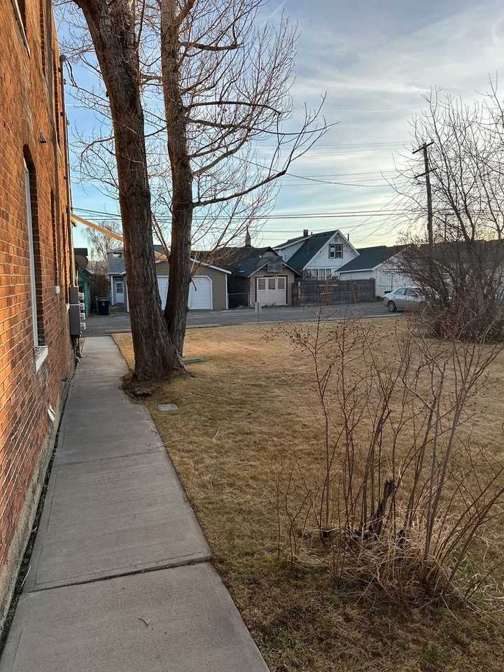 1128 E 2nd St - Photo 5 of 23