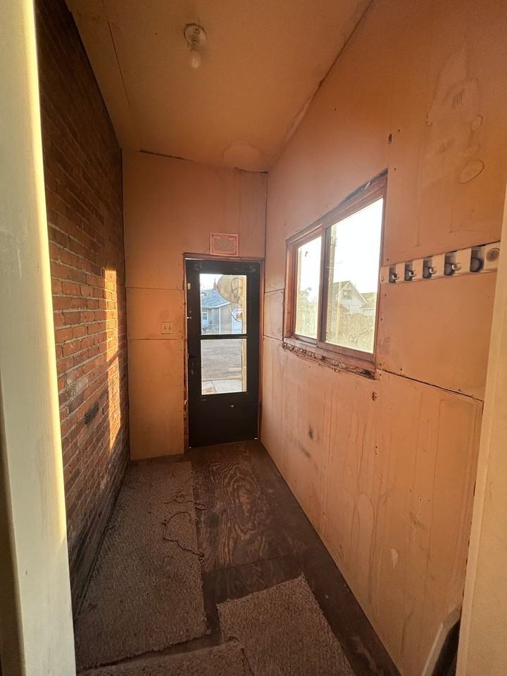 1128 E 2nd St - Photo 7 of 23