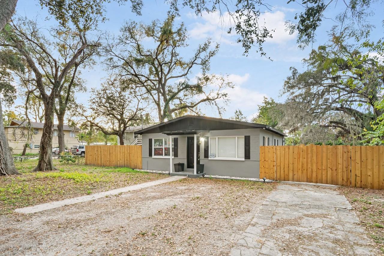 6428 N 49th St - Photo 3 of 20