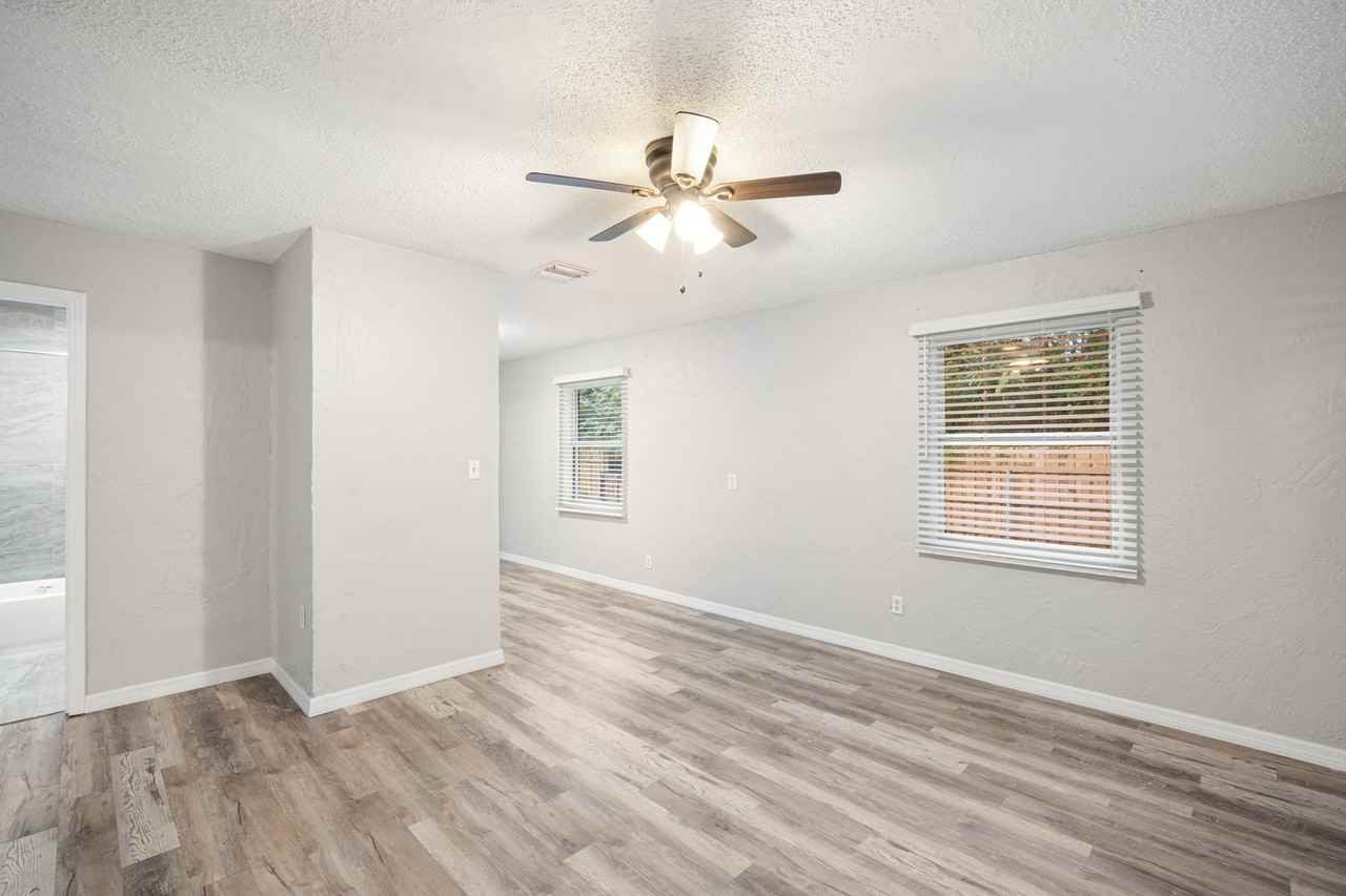 6428 N 49th St - Photo 4 of 20