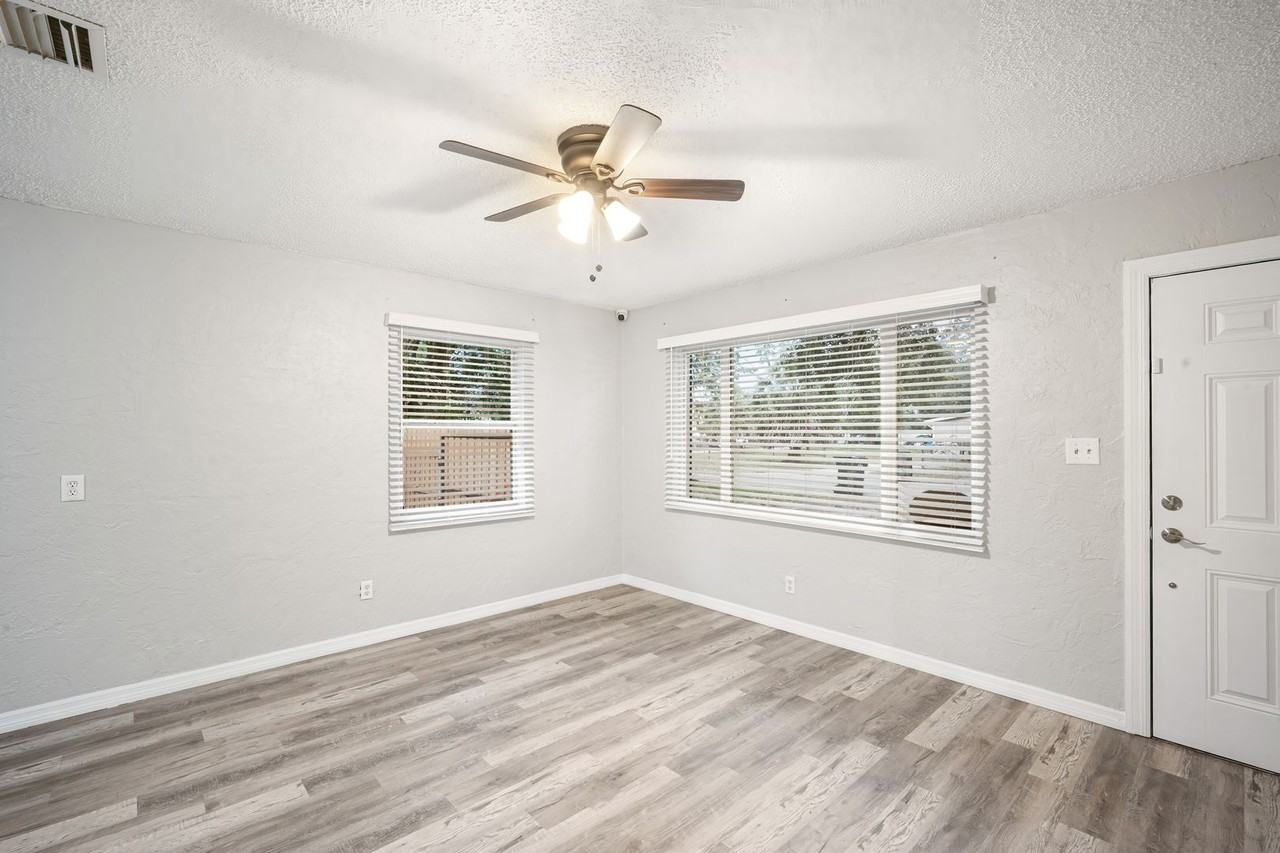 6428 N 49th St - Photo 5 of 20