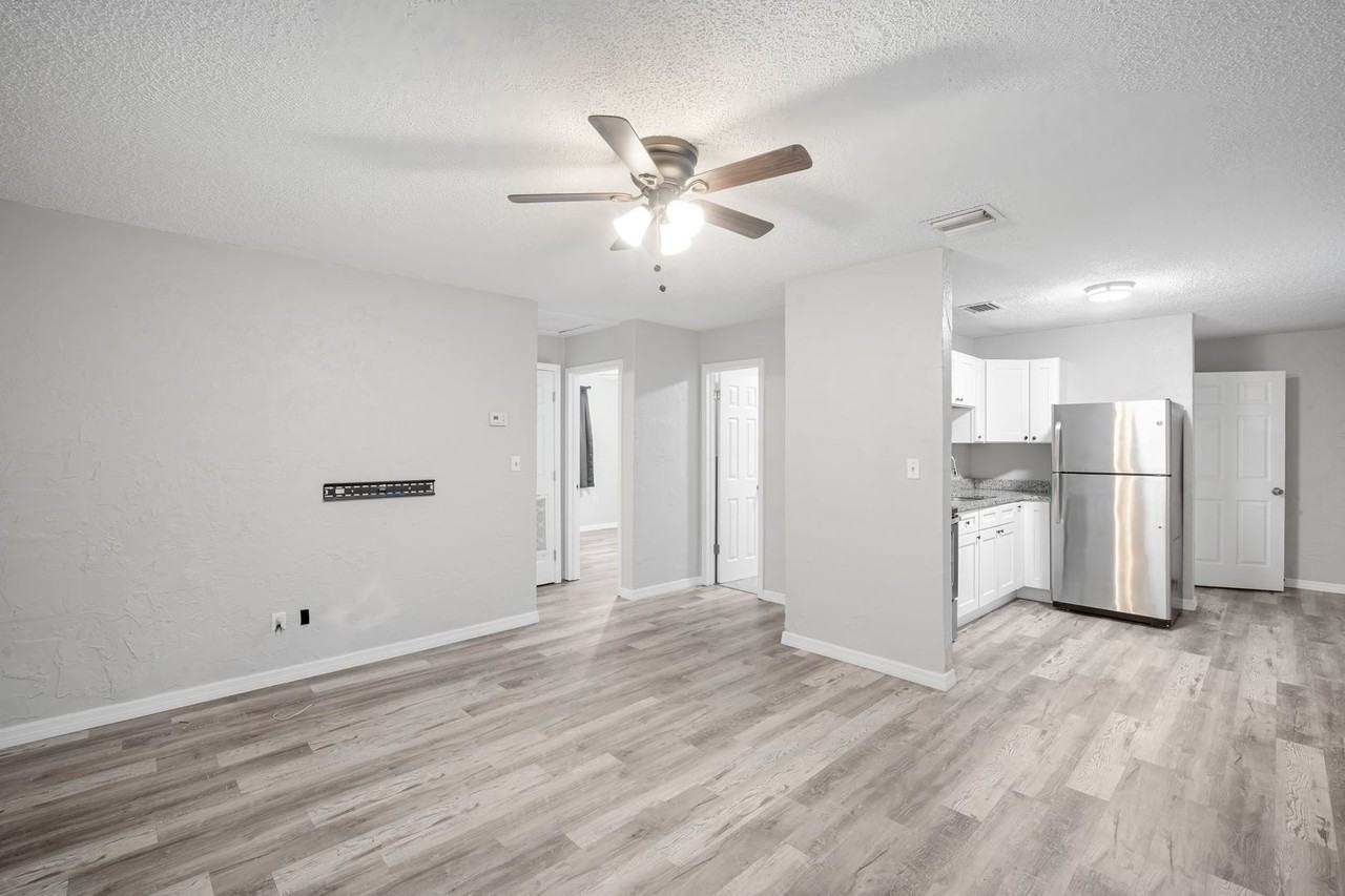 6428 N 49th St - Photo 6 of 20