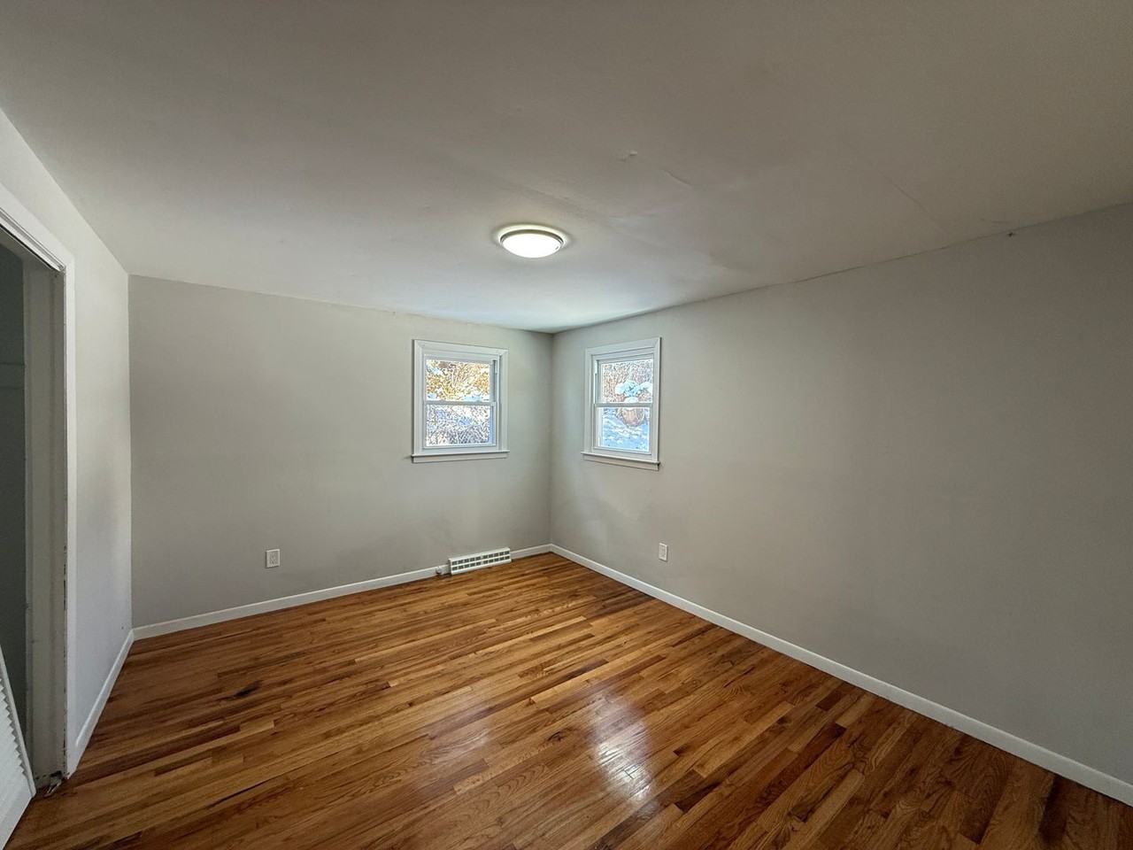 132 Hillside Ave - Photo 5 of 9