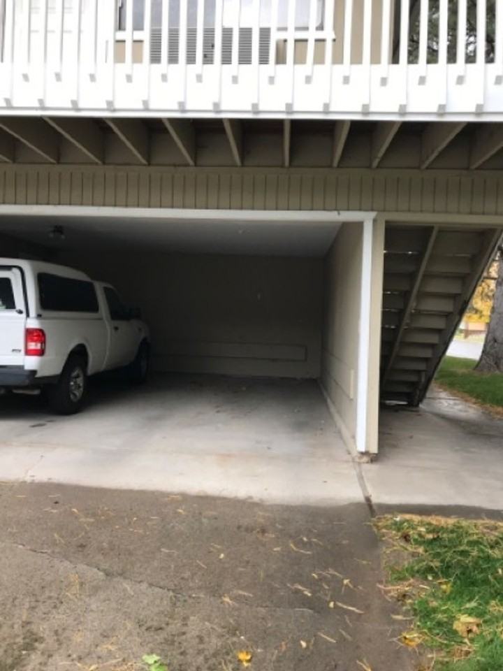 747 Meadows Dr #4 - Photo 2 of 8