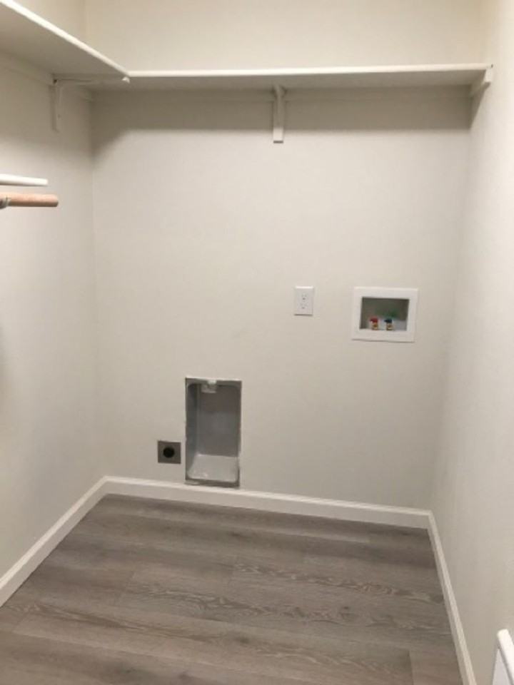 747 Meadows Dr #4 - Photo 5 of 8