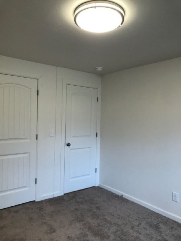 747 Meadows Dr #4 - Photo 7 of 8