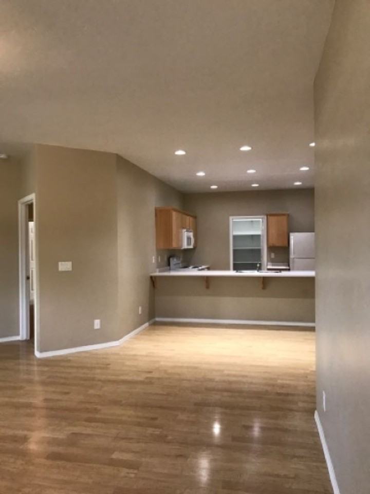 321 Aspenwood Dr - Photo 3 of 10