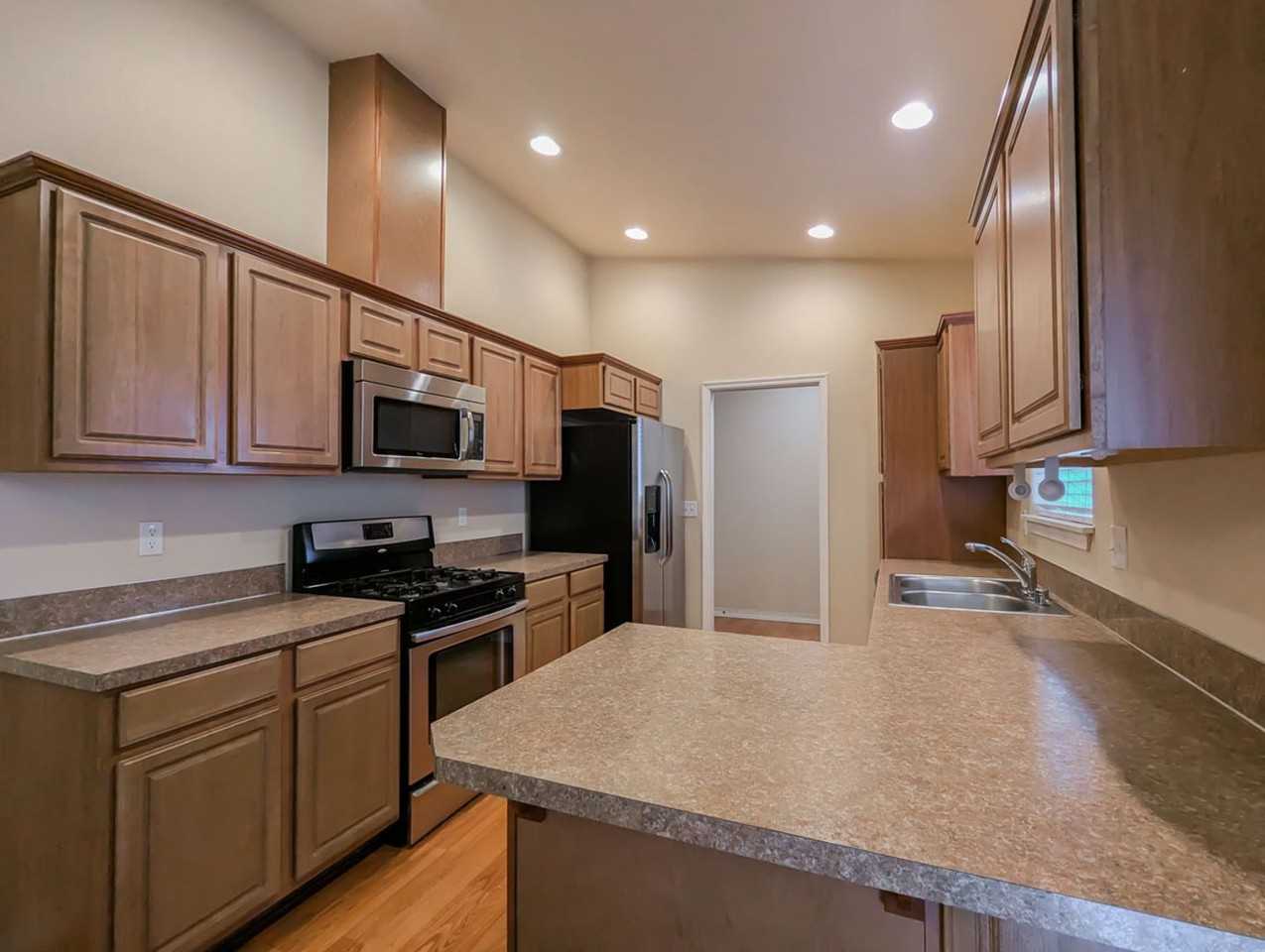 4922 109th St Ne - Photo 2 of 12