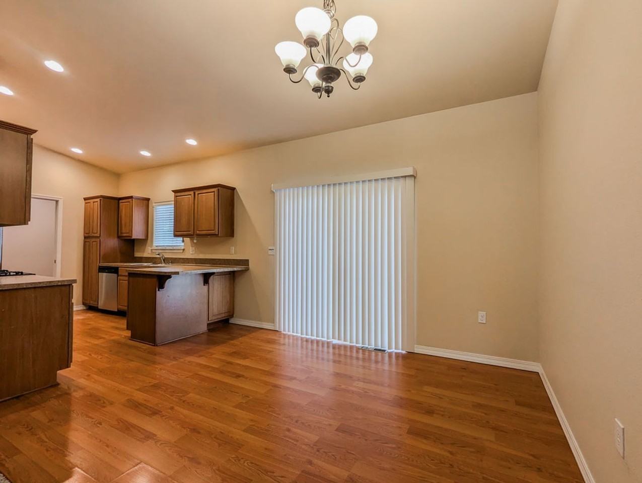 4922 109th St Ne - Photo 3 of 12