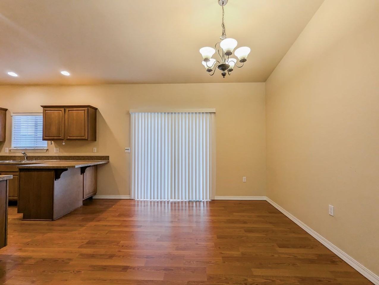 4922 109th St Ne - Photo 4 of 12