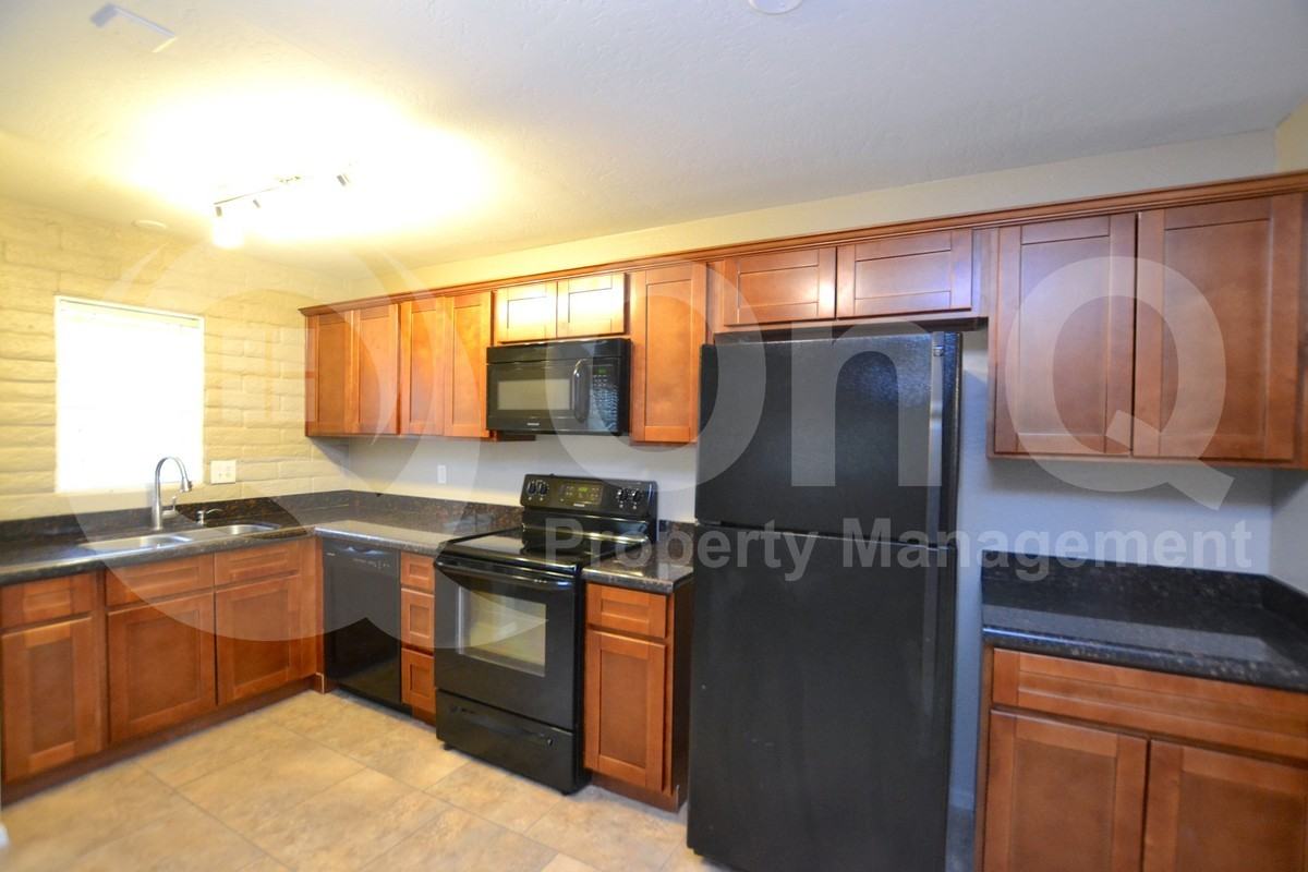 7218 E Belleview St #4 - Photo 3 of 9