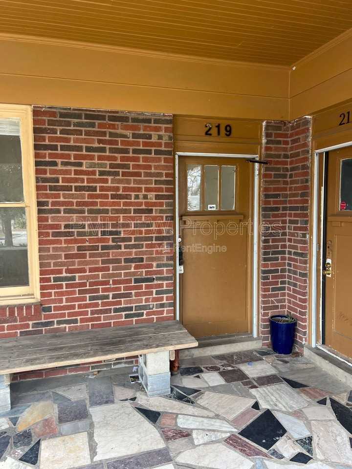 219 S Montreal Ave - Photo 2 of 10