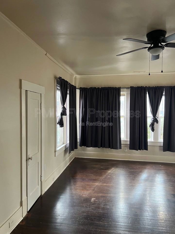 219 S Montreal Ave - Photo 4 of 10