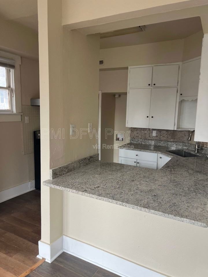 219 S Montreal Ave - Photo 6 of 10