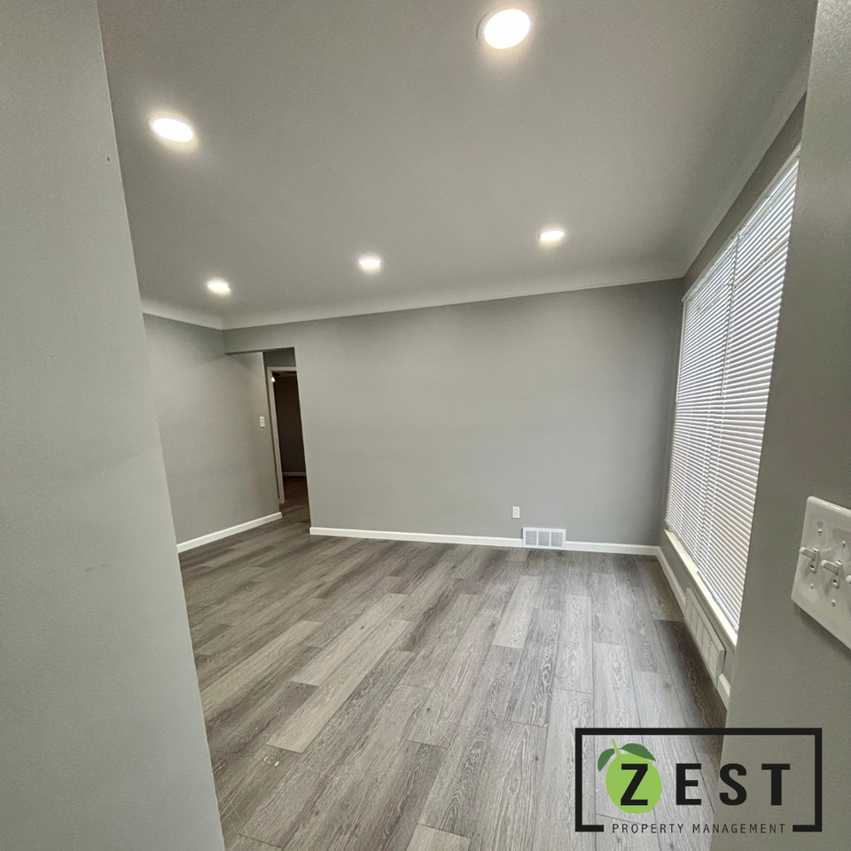 29287 Commonwealth St - Photo 2 of 24