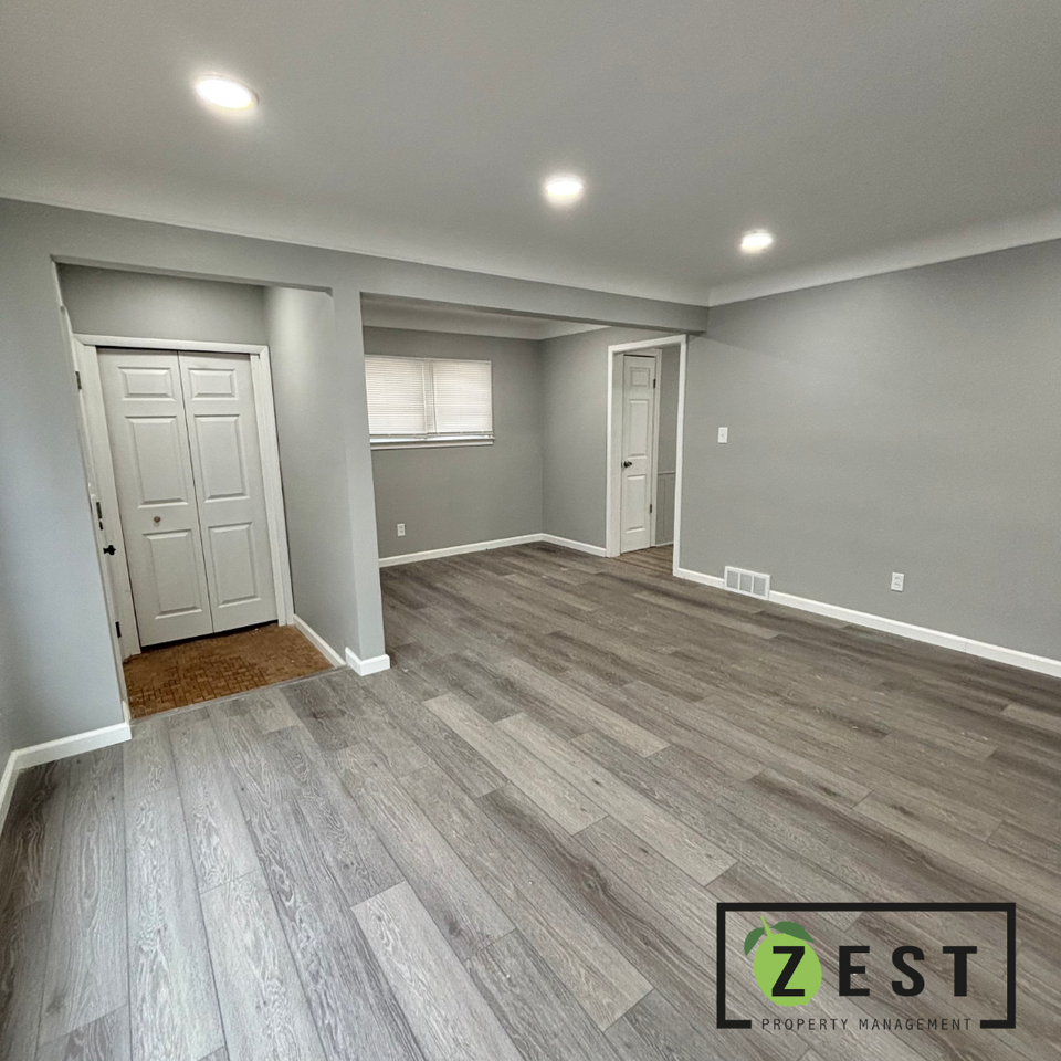 29287 Commonwealth St - Photo 4 of 24