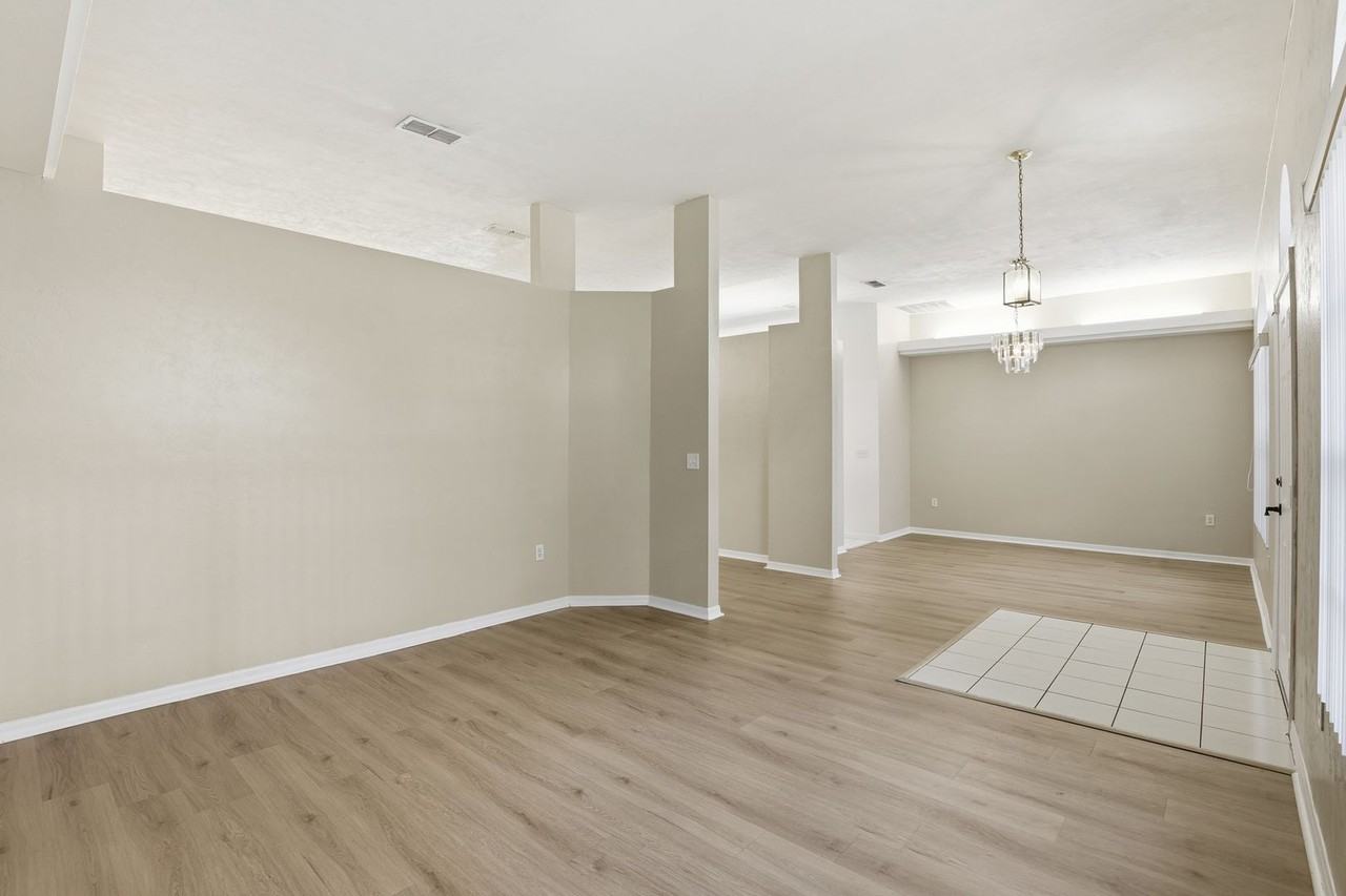 1429 Nw 98th Ter - Photo 5 of 37