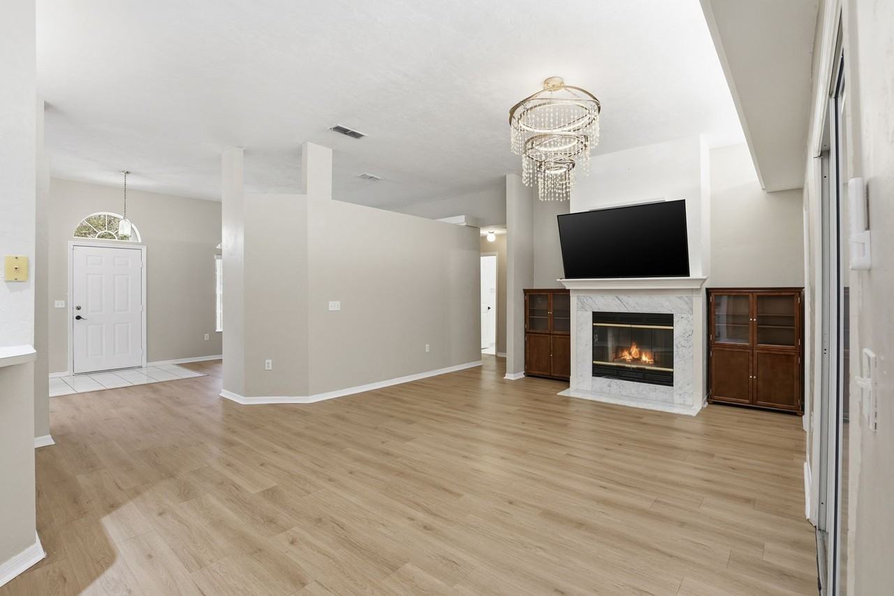 1429 Nw 98th Ter - Photo 7 of 37