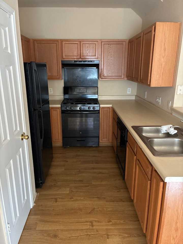 13720 Harris Ridge Blvd - Photo 4 of 15