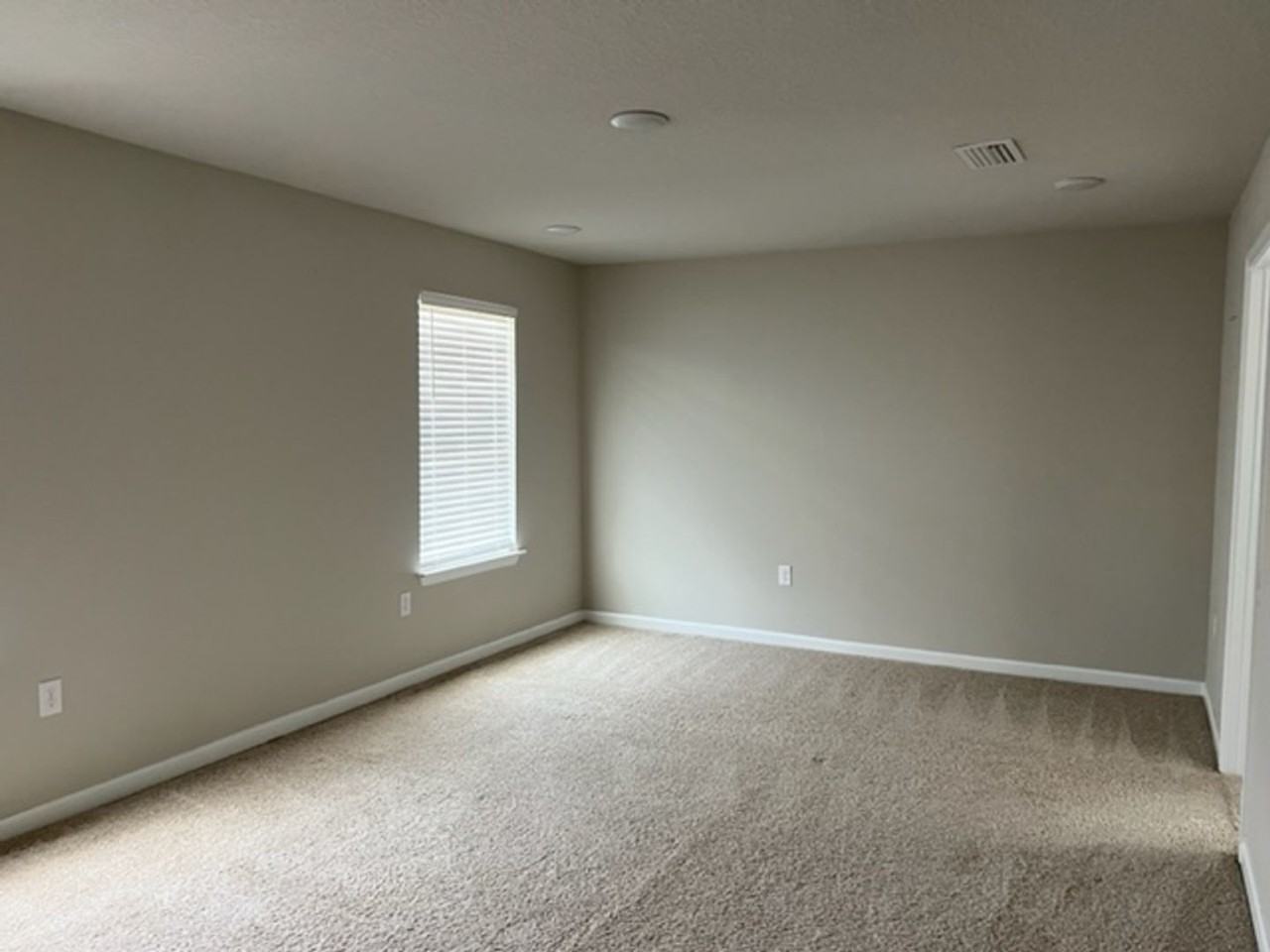 585 Earl Godwin Rd - Photo 5 of 13