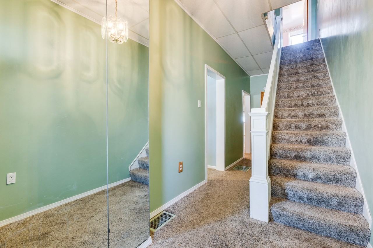 39 Allen St - Photo 3 of 45