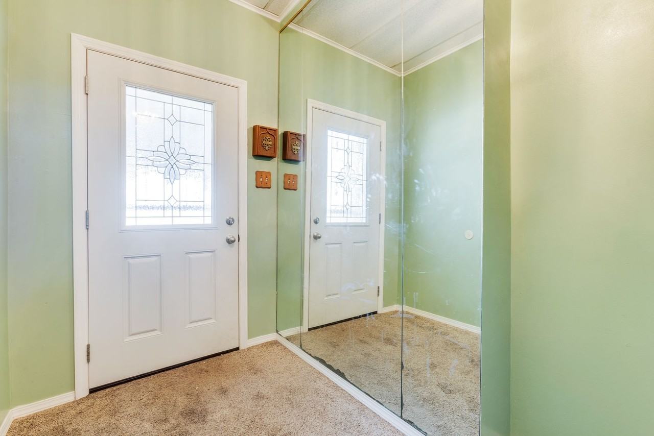 39 Allen St - Photo 4 of 45