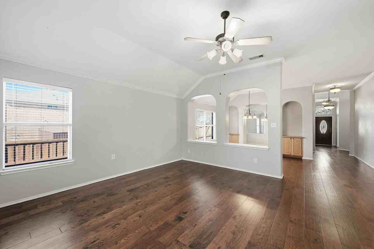 11415 Yoakum Dr - Photo 2 of 26