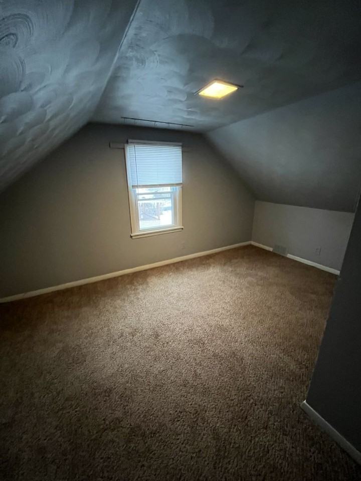 813 1/2 E Molloy Rd - Photo 2 of 9