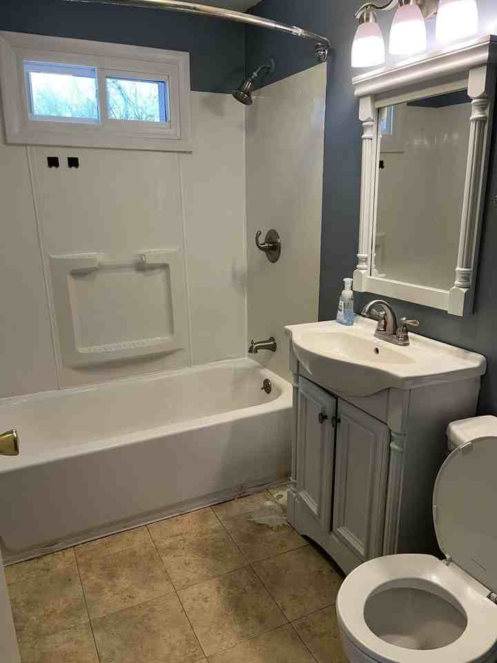 813 1/2 E Molloy Rd - Photo 3 of 9