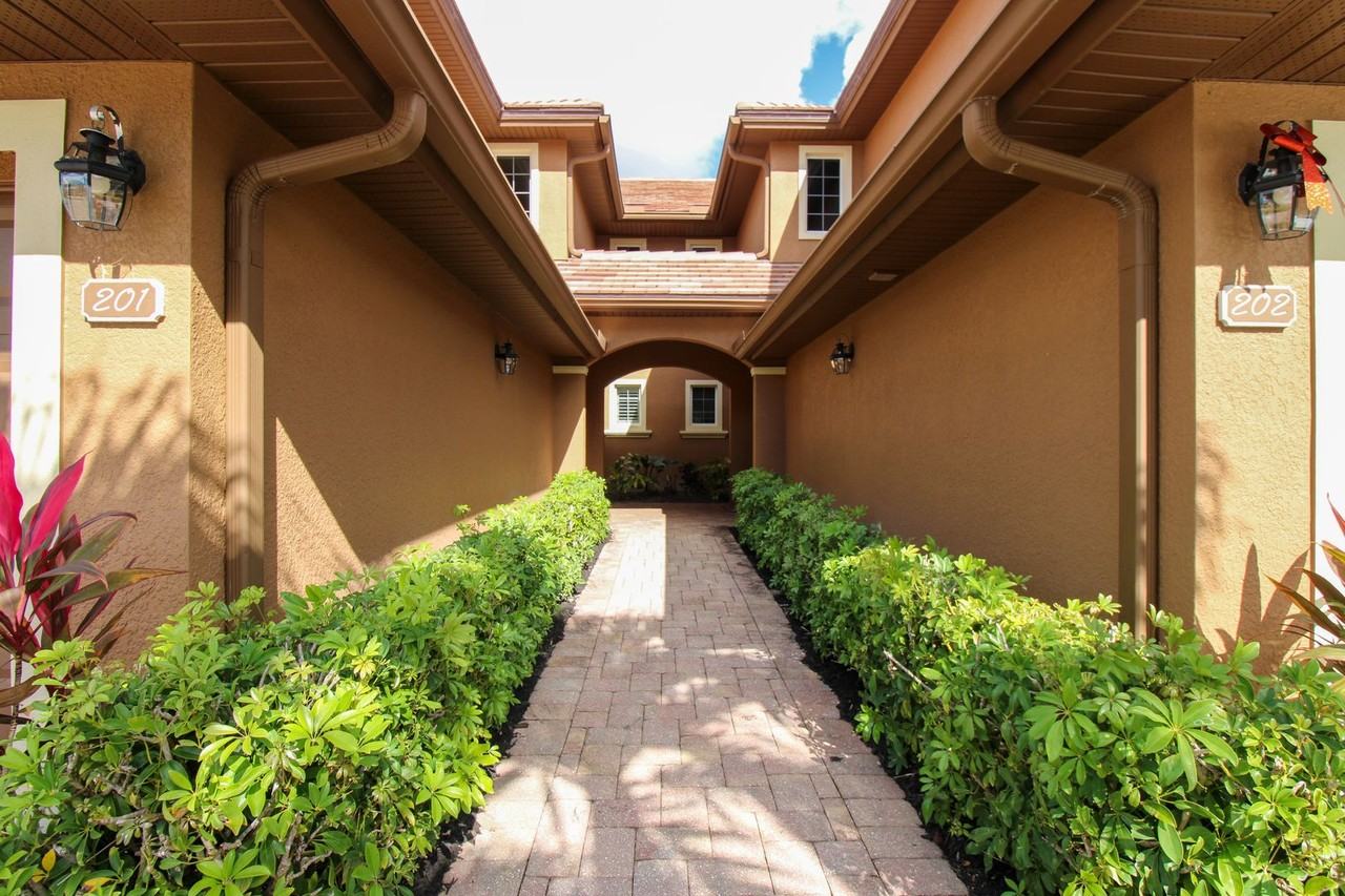 6657 Alden Woods Cir #201 - Photo 4 of 44