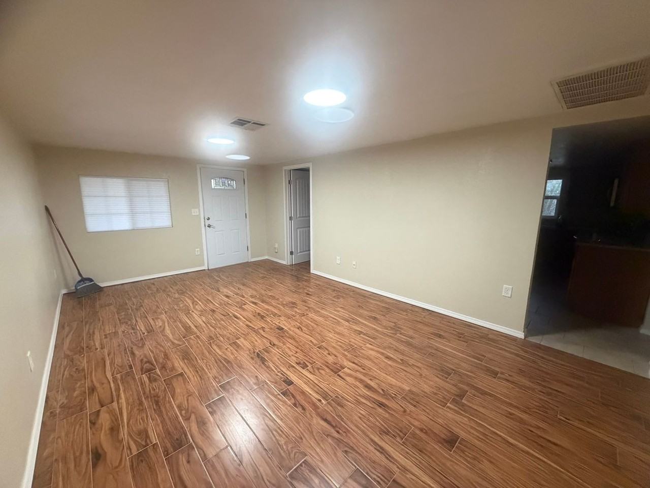 315 N Maple St - Photo 4 of 17