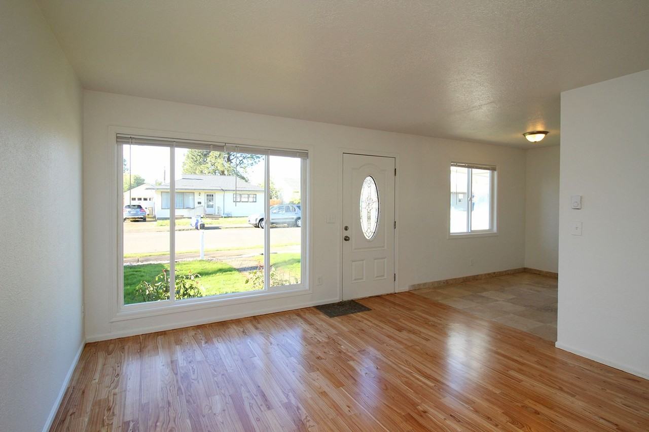 4736 Se 99th Ave - Photo 4 of 26