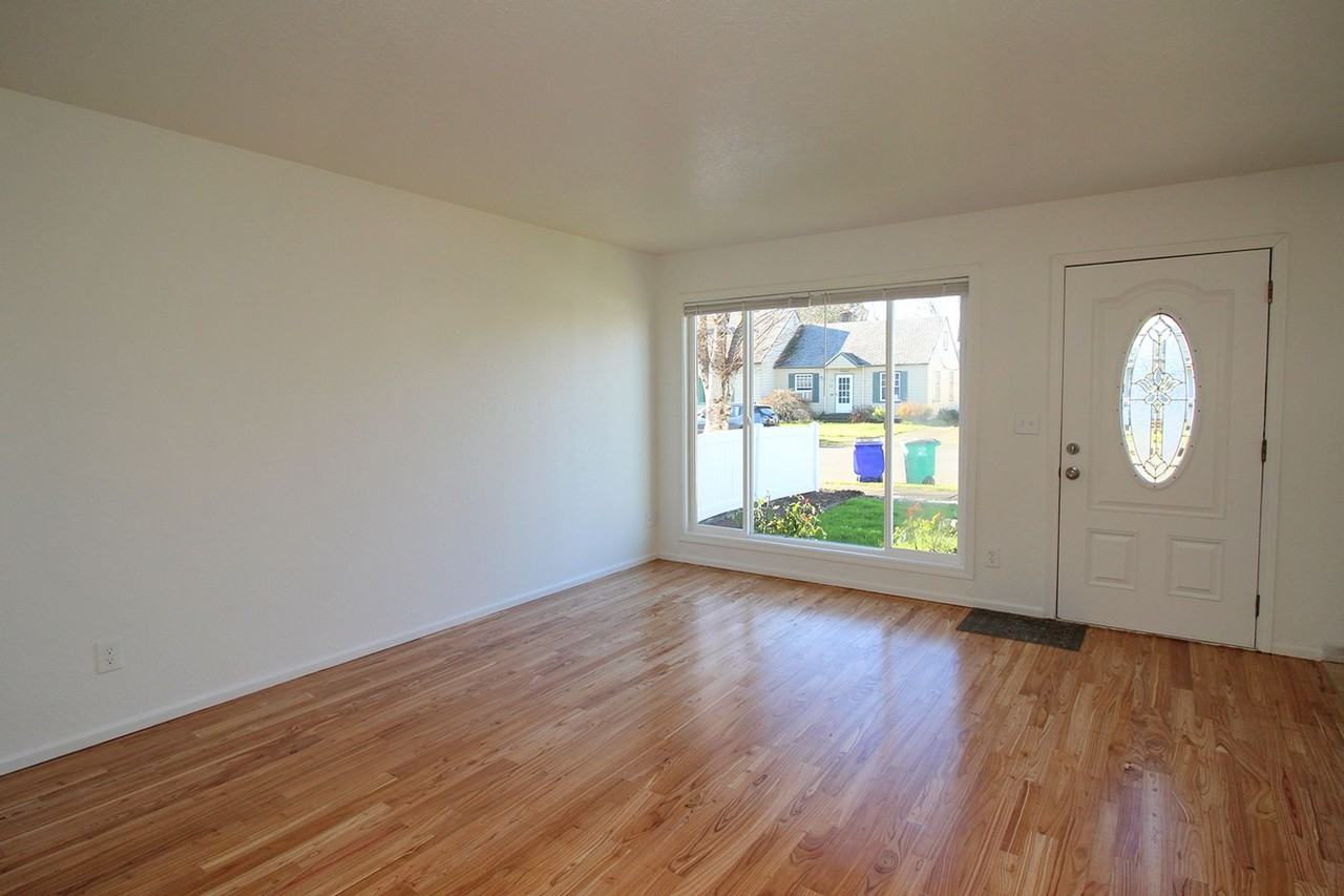 4736 Se 99th Ave - Photo 5 of 26