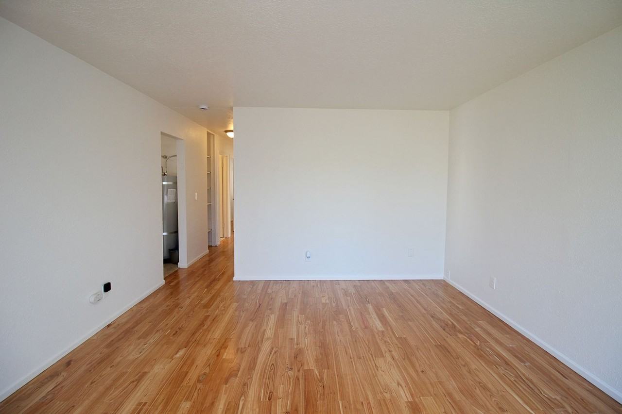 4736 Se 99th Ave - Photo 6 of 26