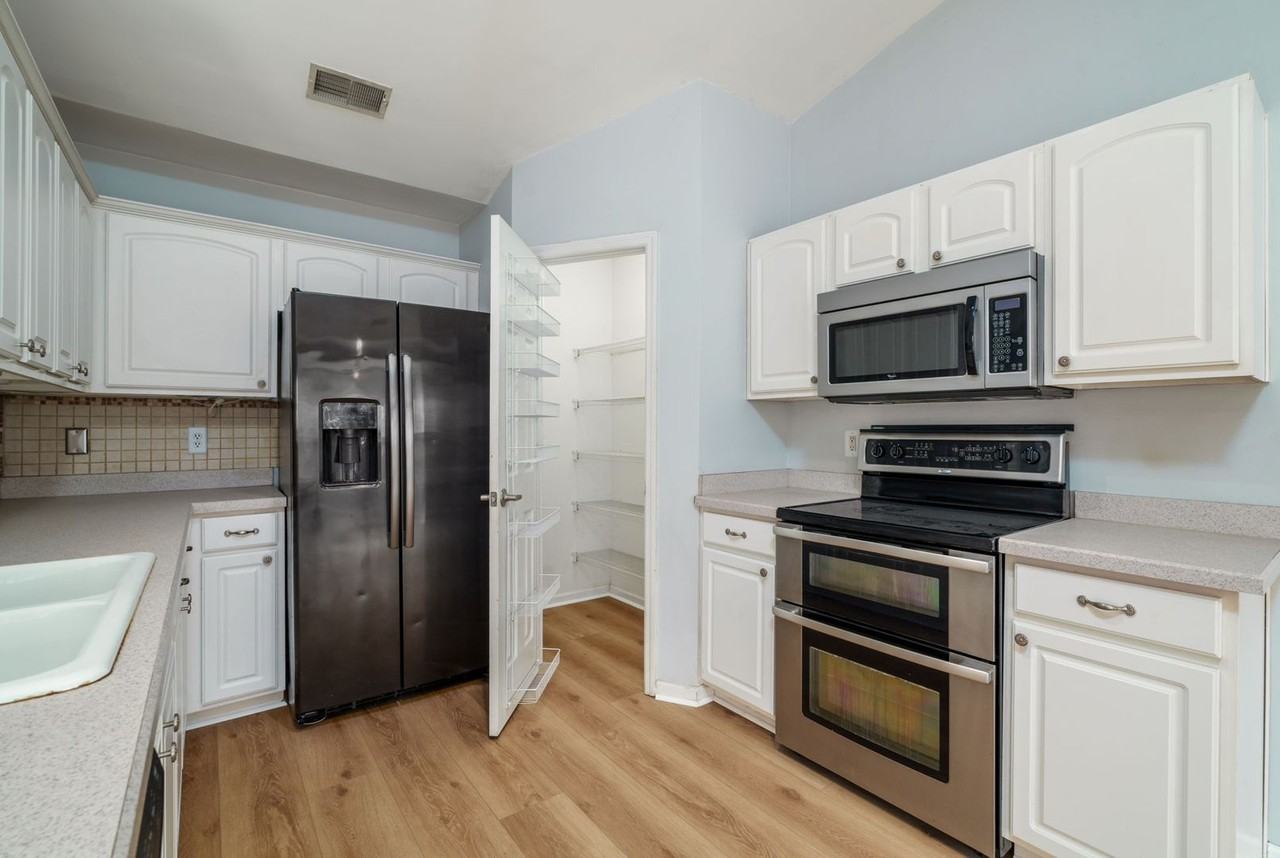 116 Mockernut Dr - Photo 3 of 33