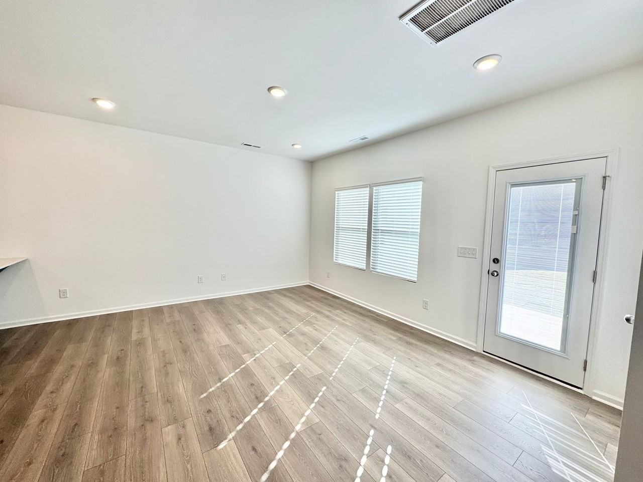 176 Cougar Ln - Photo 4 of 19