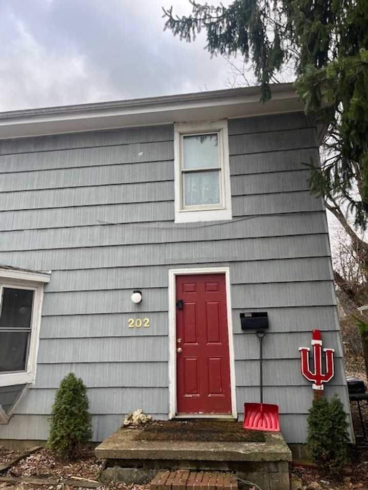 202 E Dodds St - Photo 2 of 20