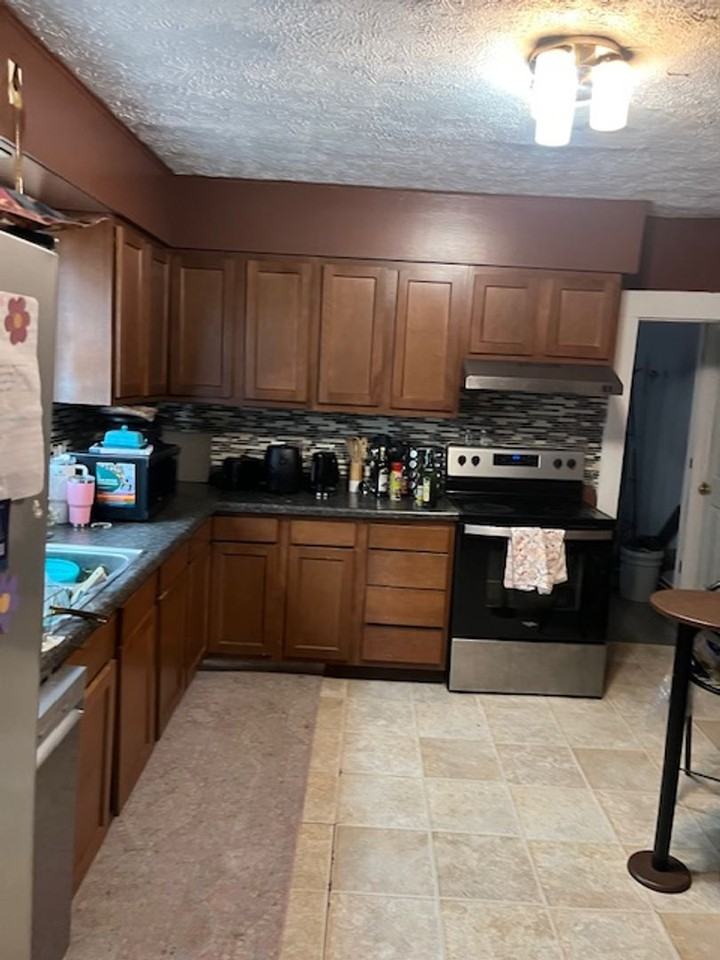 202 E Dodds St - Photo 6 of 20