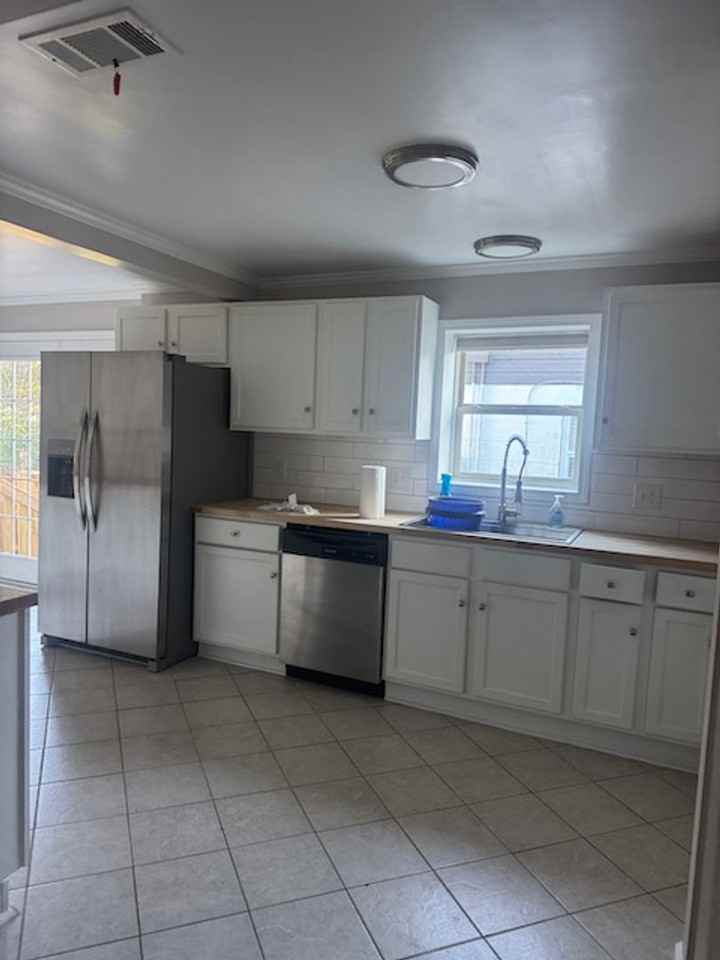 1525 S Pearl St - Photo 7 of 23