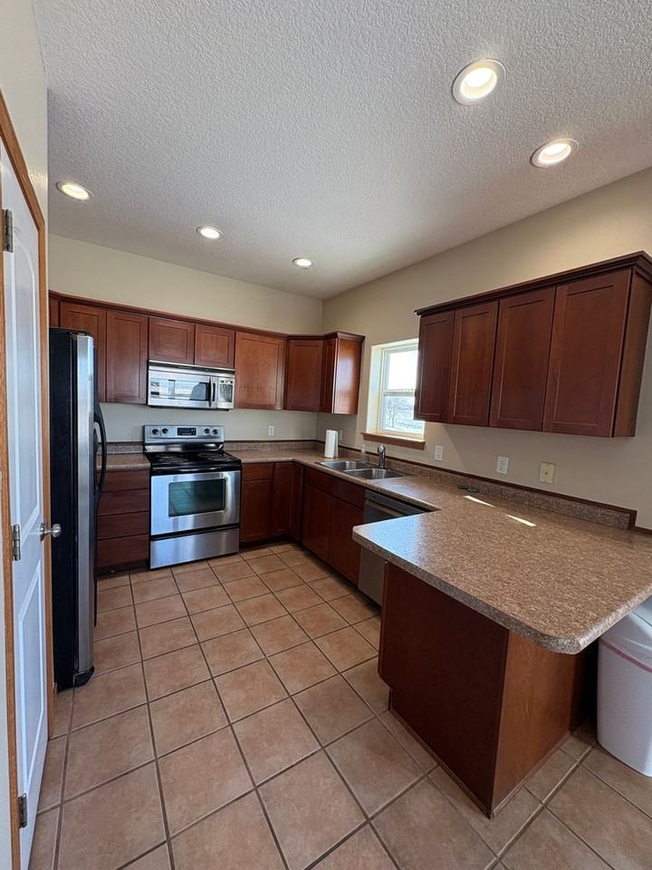 5508 Summerland Dr - Photo 6 of 31