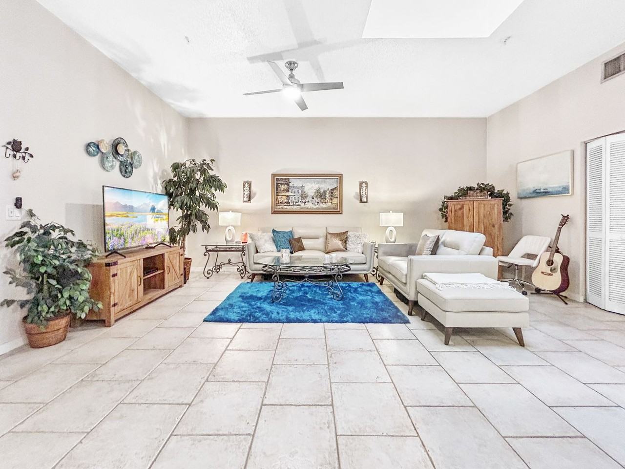 701 Mirror Lake Dr N #117 - Photo 4 of 22