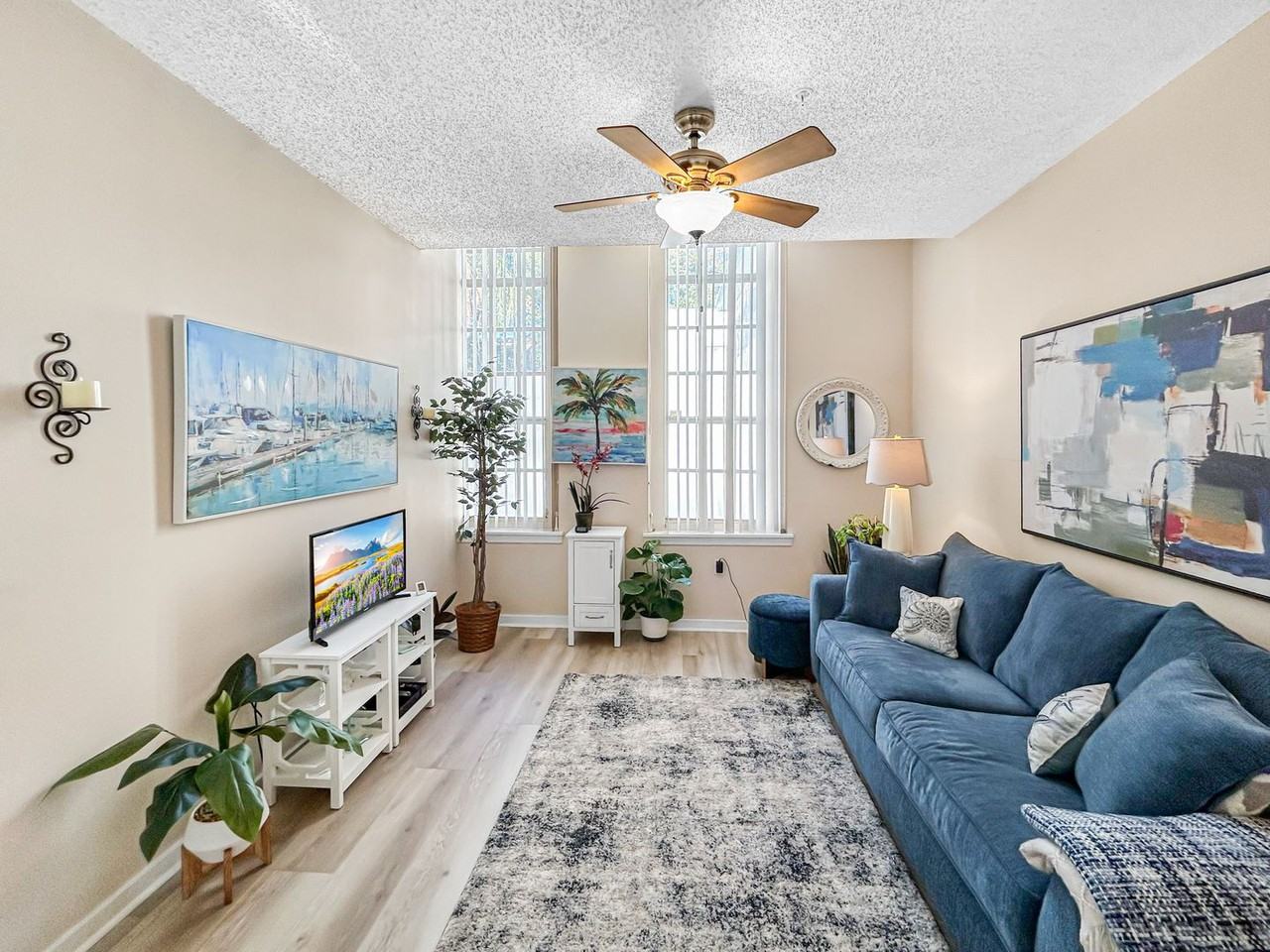 701 Mirror Lake Dr N #117 - Photo 7 of 22