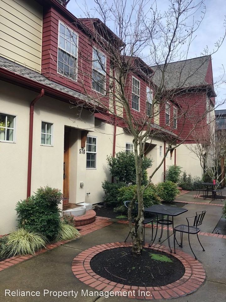 576 2nd St - Photo 3 of 20