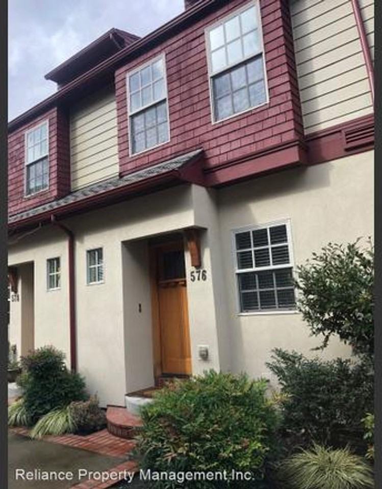 576 2nd St - Photo 4 of 20