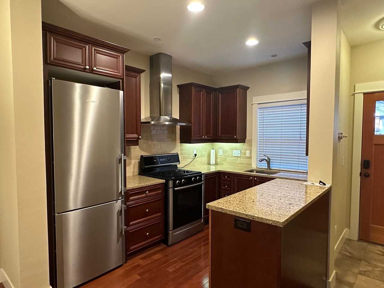 576 2nd St - Photo 5 of 20